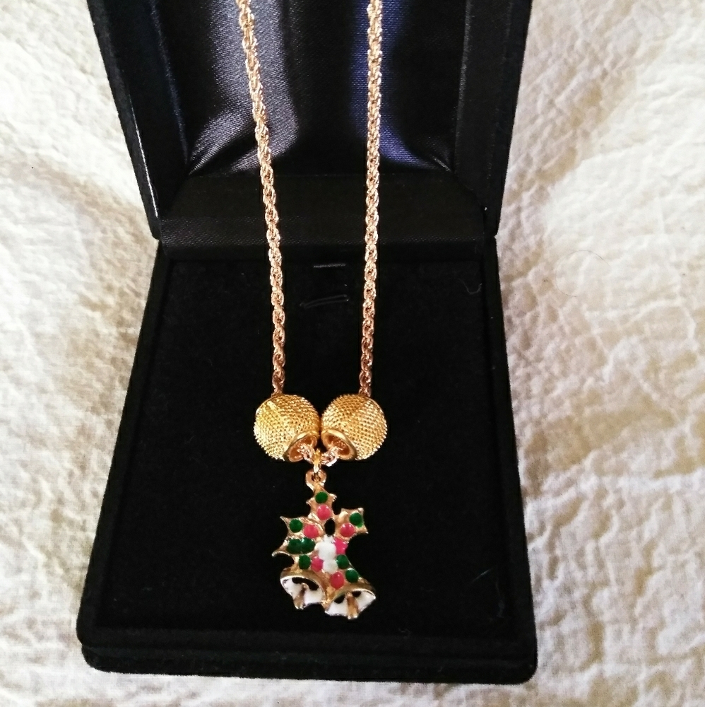 Holiday Holly Necklace